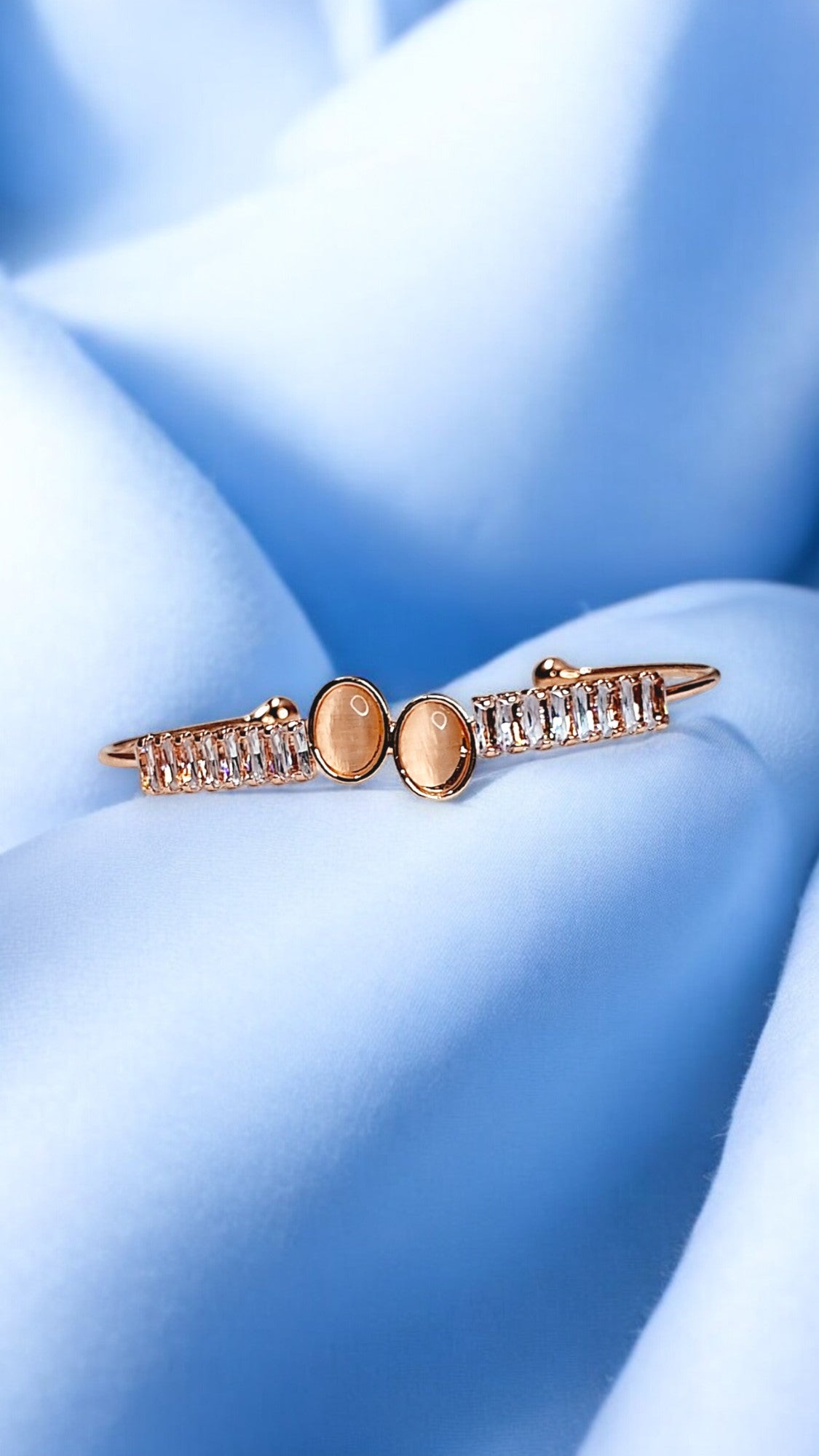 Golden Glimmer Oval Bracelet