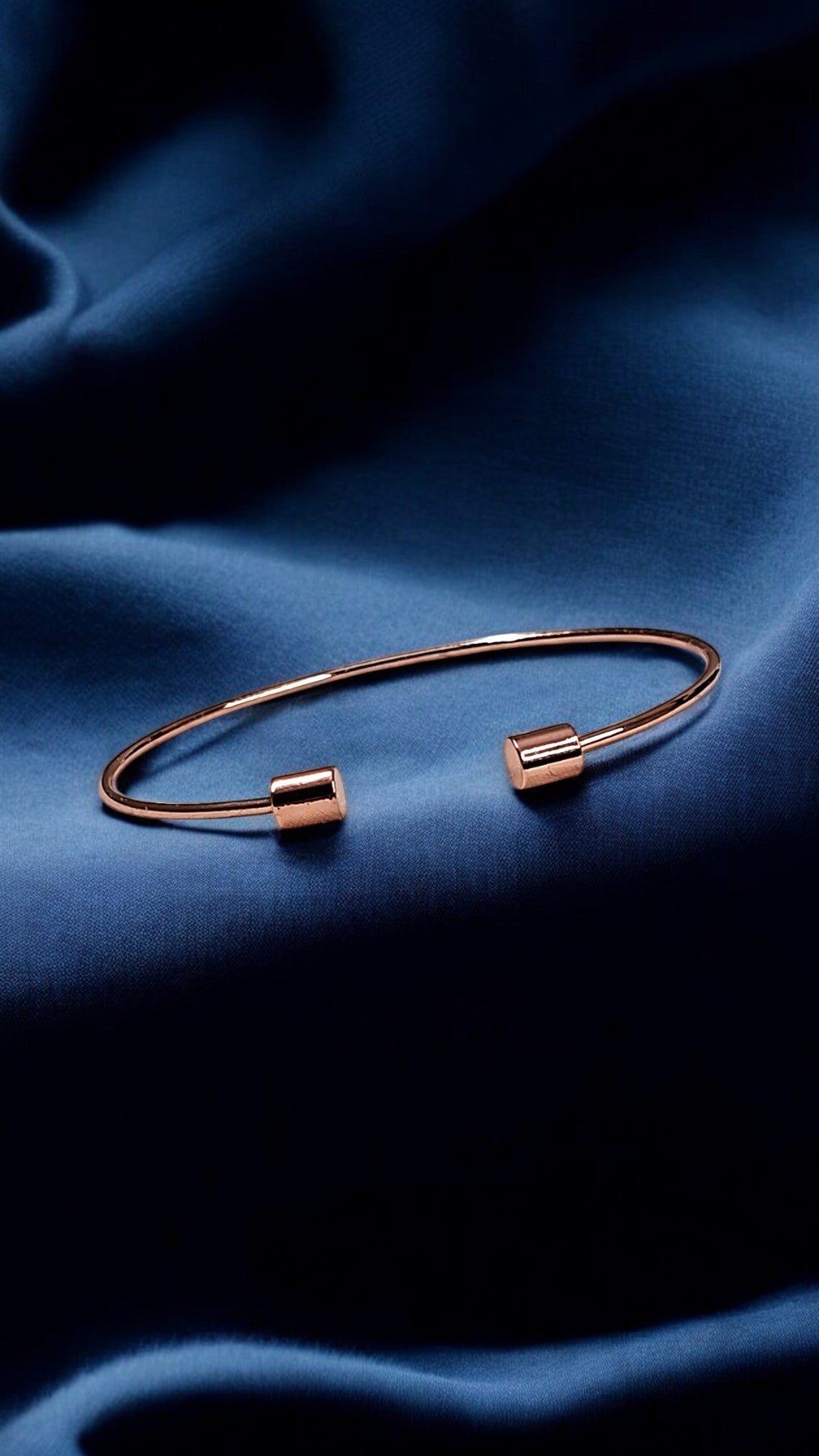 STELLAR VIBES — Five-Star Stunner Cuff