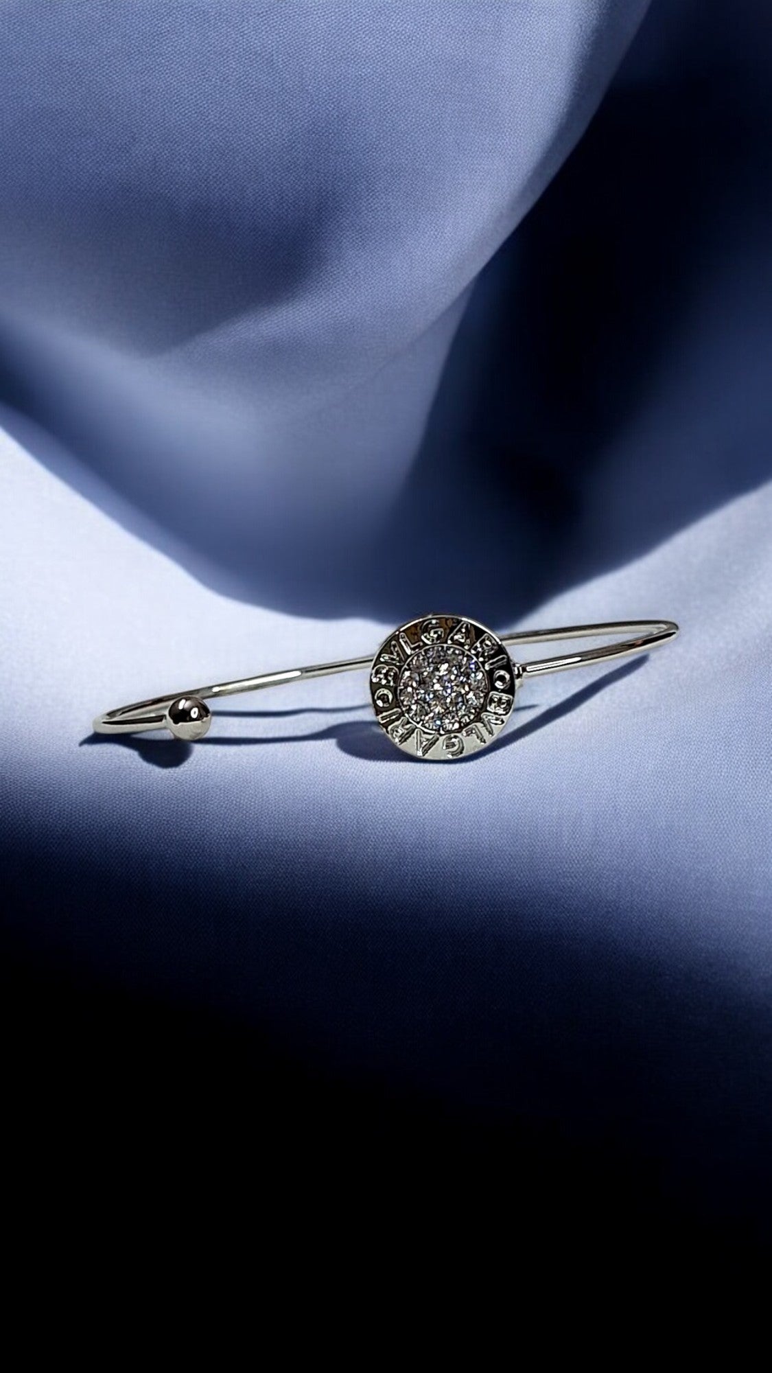 Diva Luxe โ Radiant Round Bangle