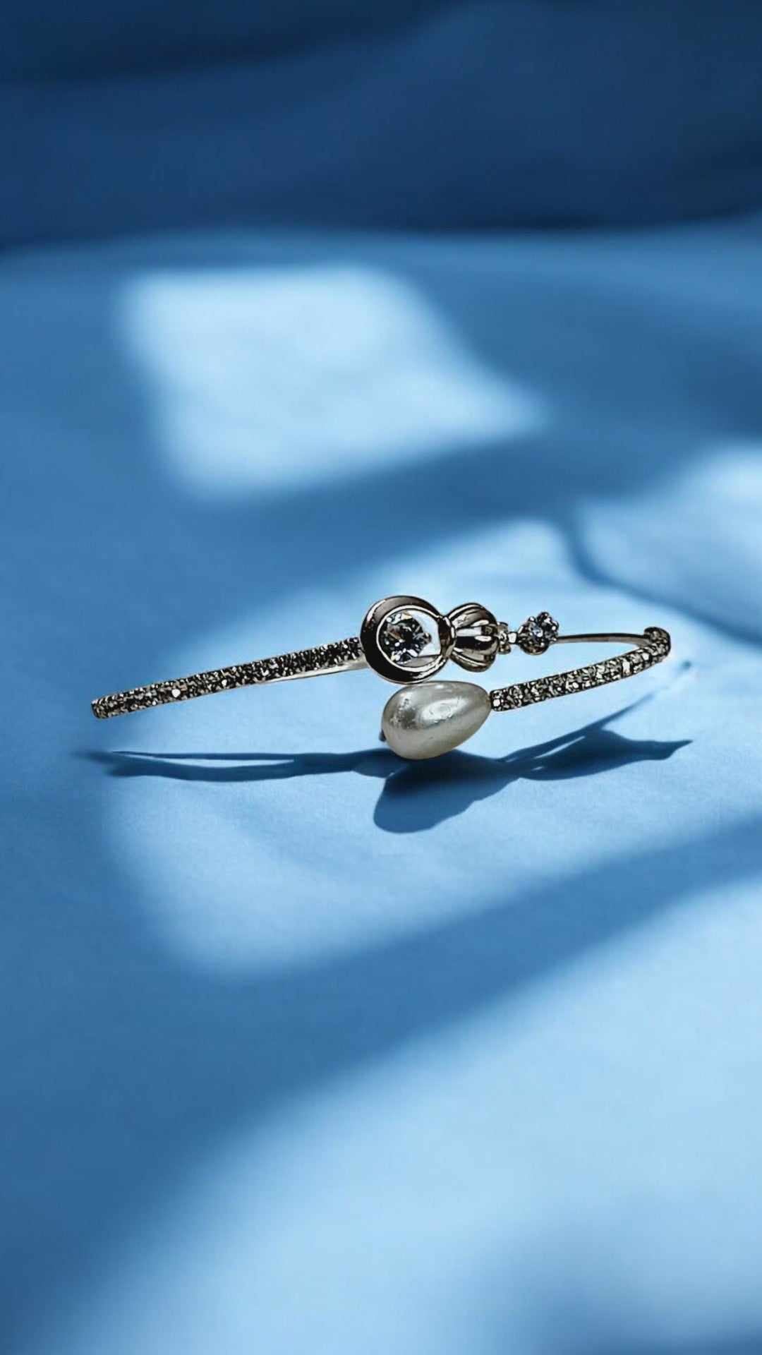 Royal Bow Pearl Spark Bracelet