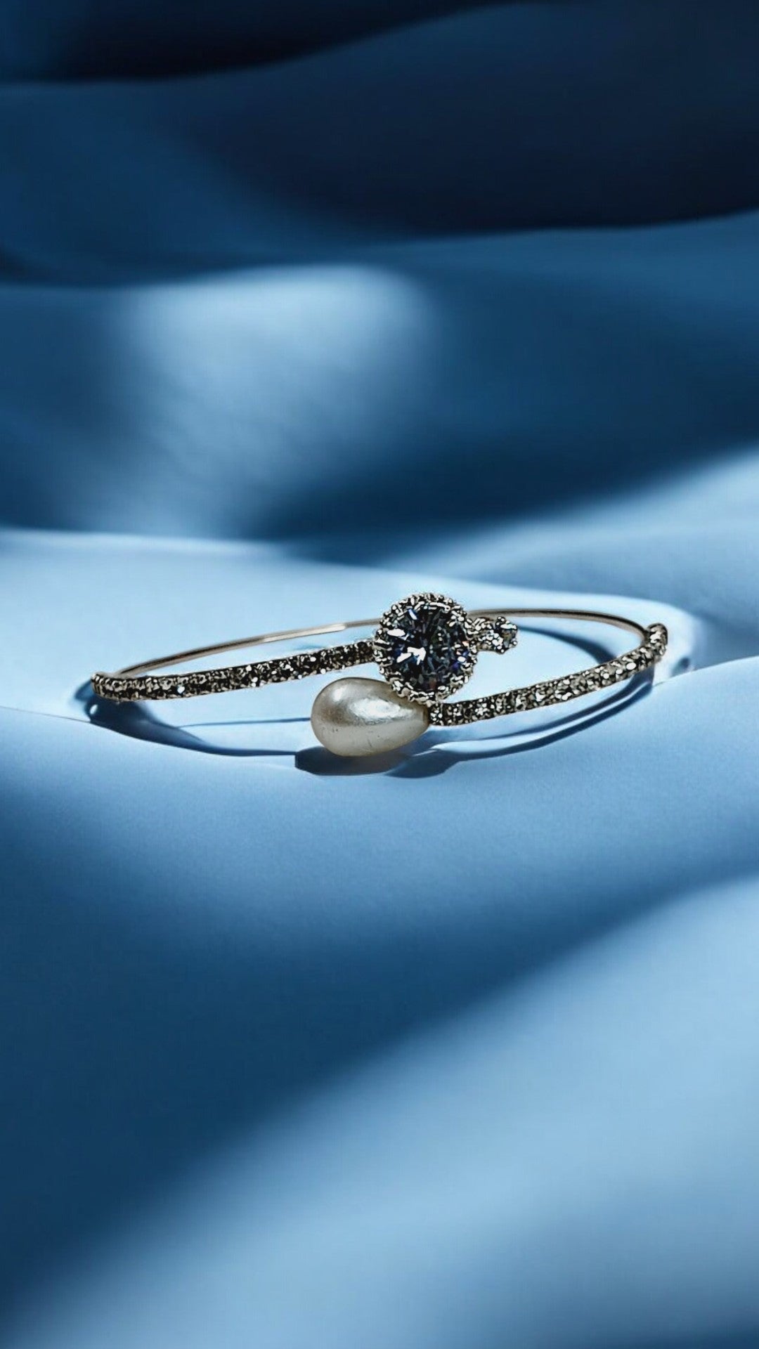 Halo Pearl Spark Bracelet