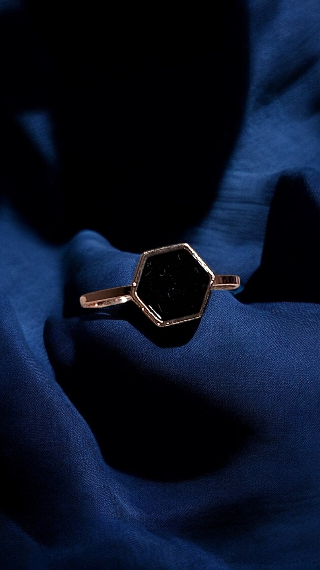 Noir Hex Finger Ring