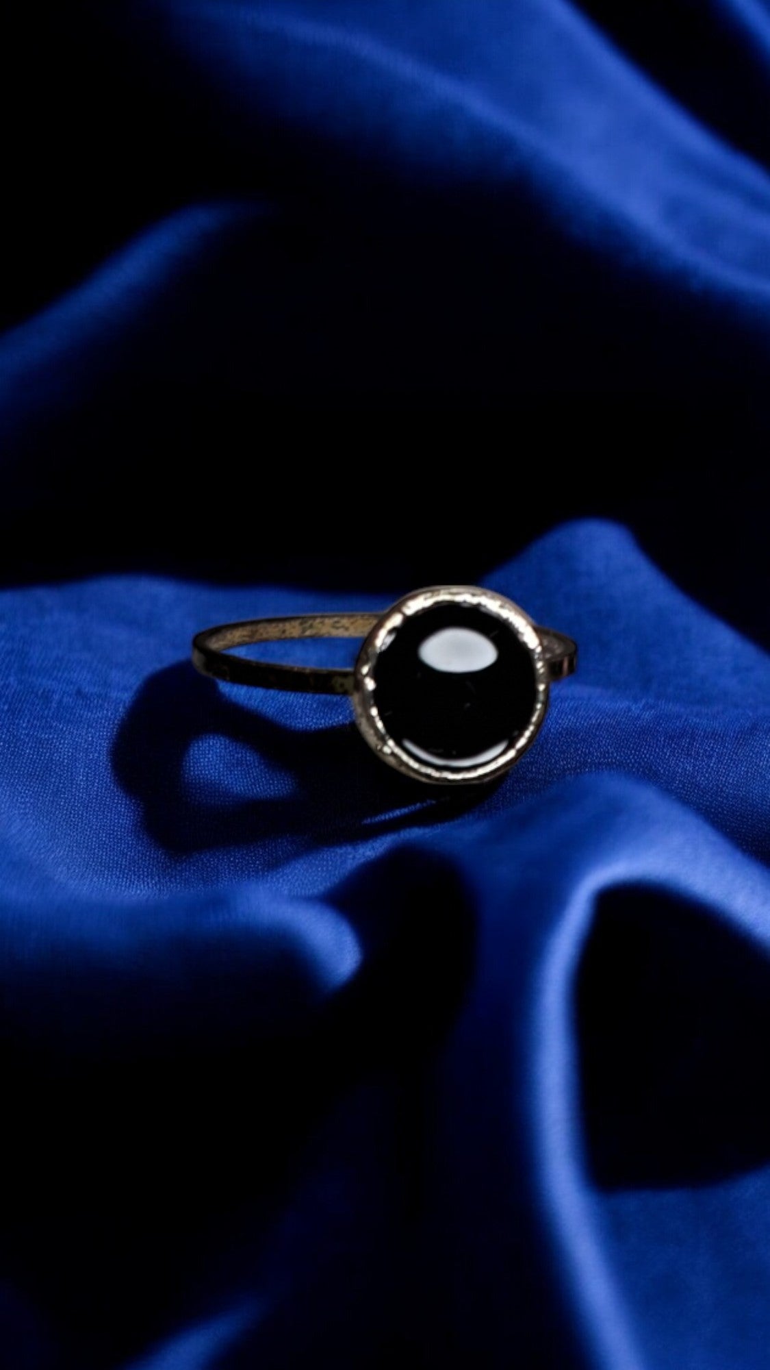 Midnight Muse Finger Ring