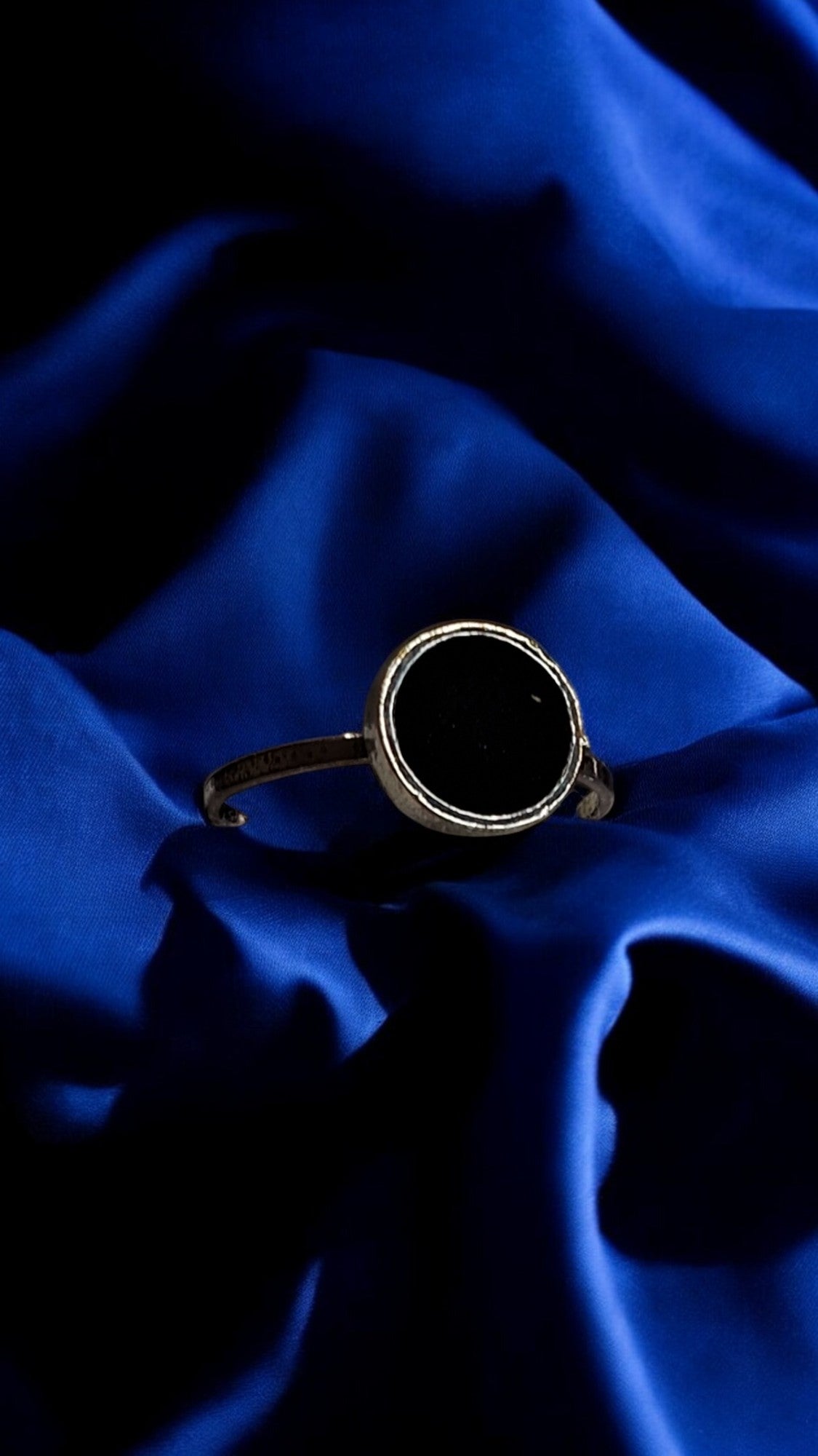 Midnight Muse Finger Ring