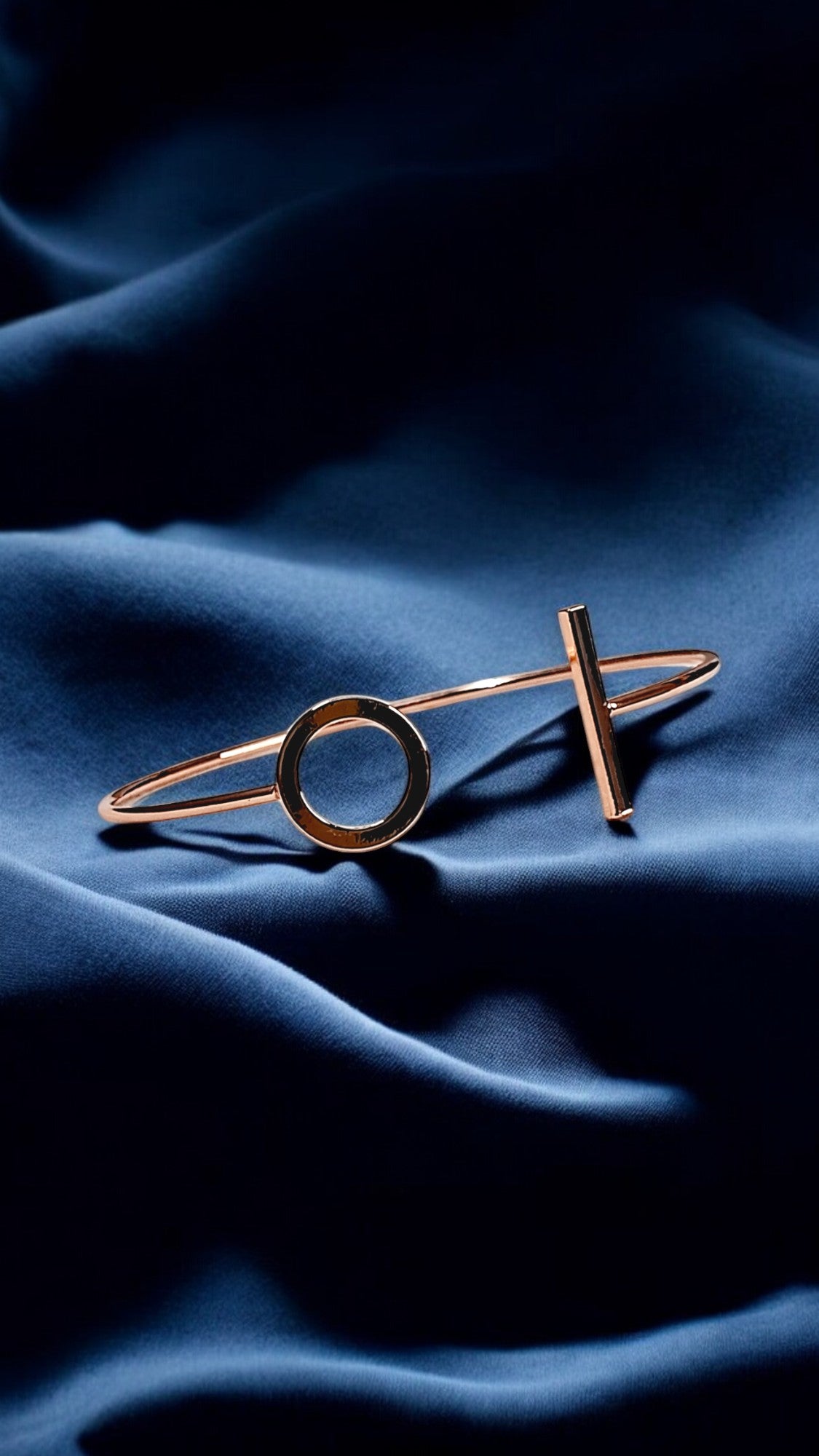 MODERA — Circle & Bar Minimal Bangle