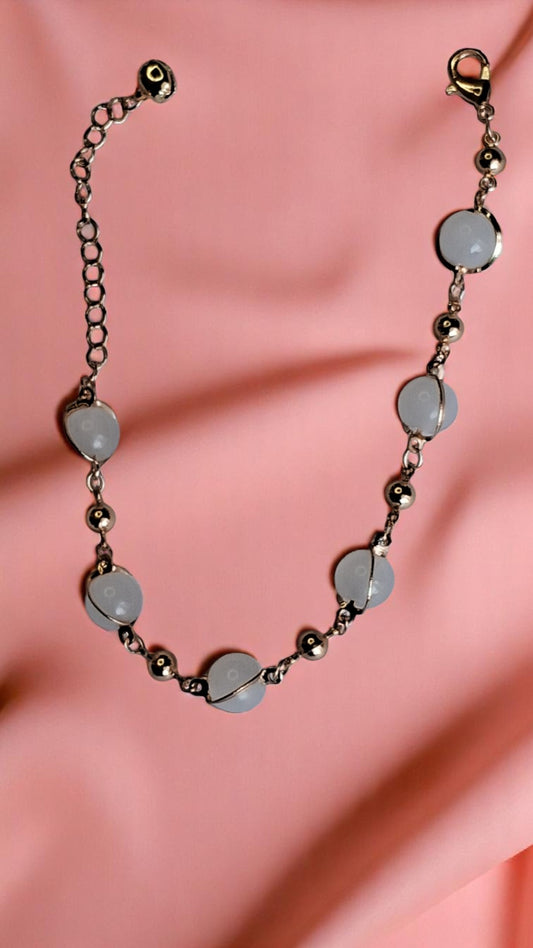 Moonlit Elegance Bracelet - Golden