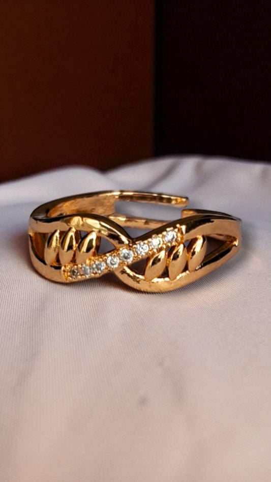 Golden Leaf Grace Finger Ring
