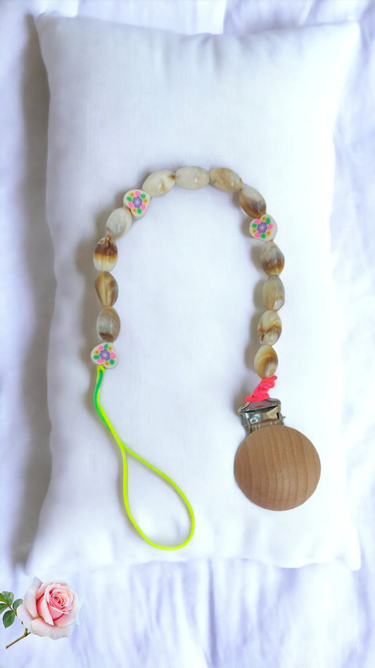 White Heart Seashell Acrylic Beads Pacifier Clip