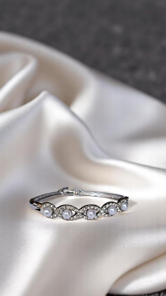 Korean Pearl Elegance Bracelet ✨