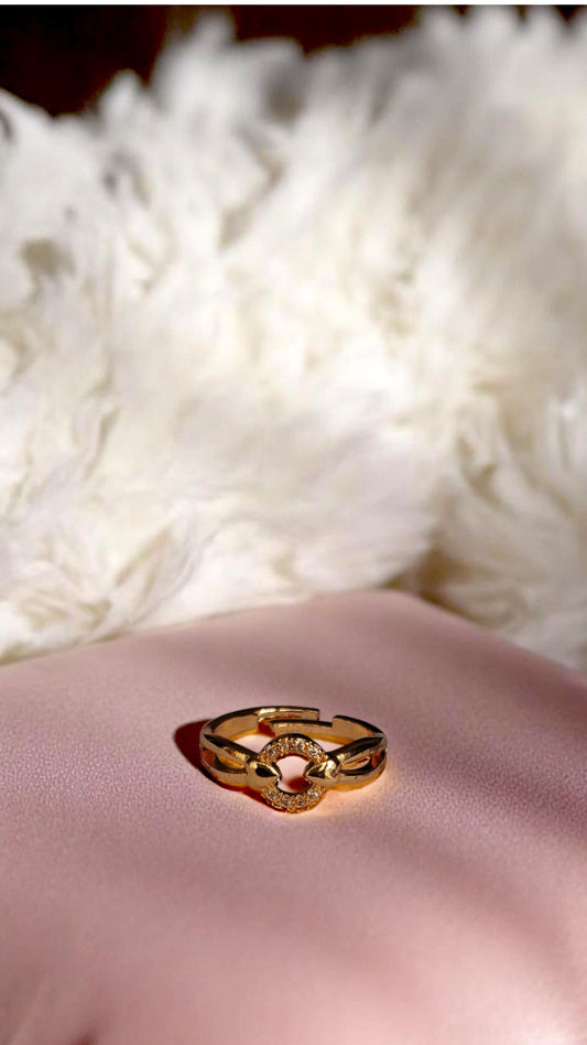 🔗 Luxe Golden Loop Ring ✨