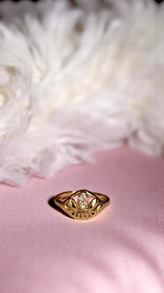 🌺 Lotus Eye Sparkle Ring ✨